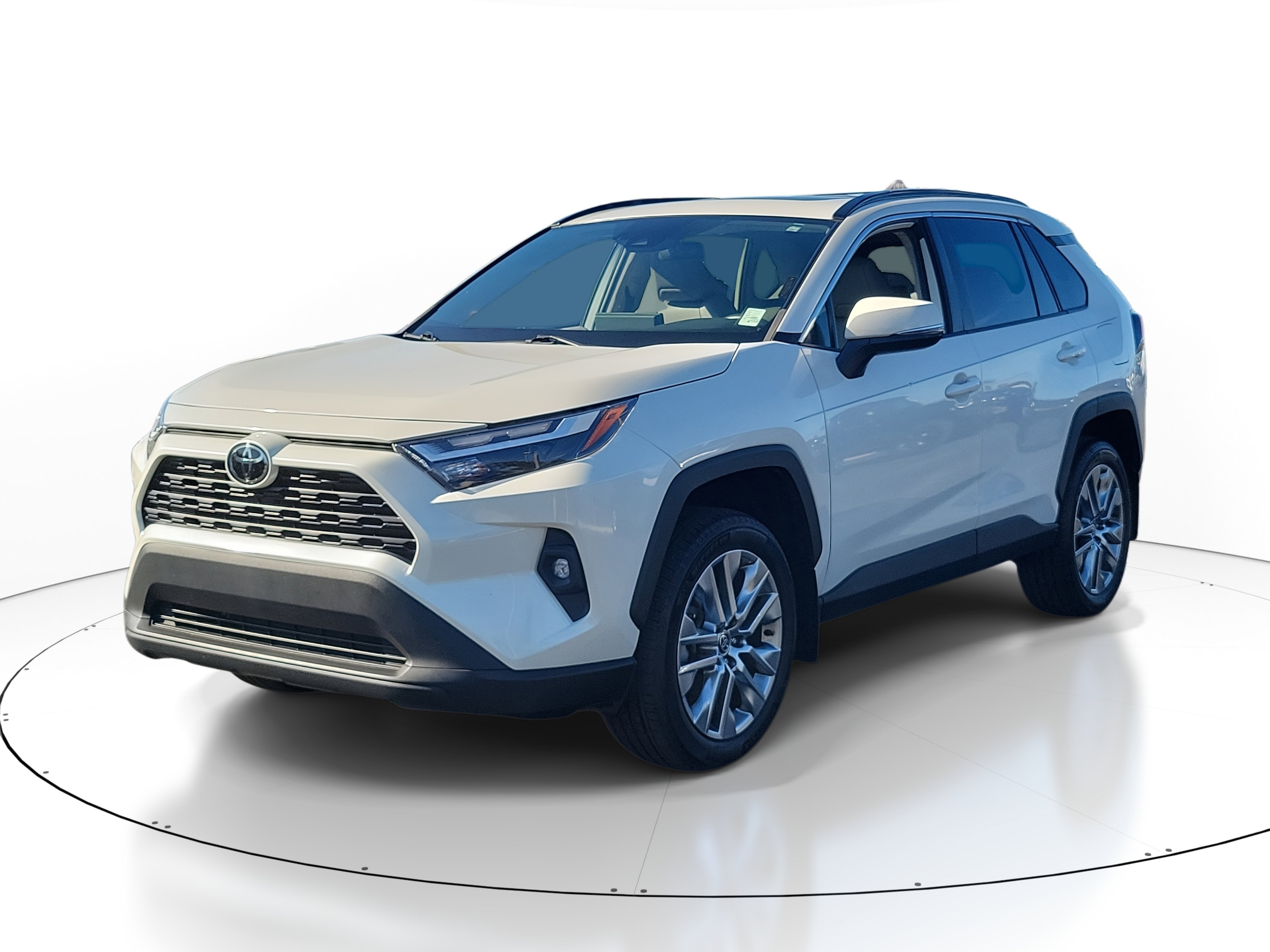 Used 2022 Toyota RAV4 XLE Premium image 2