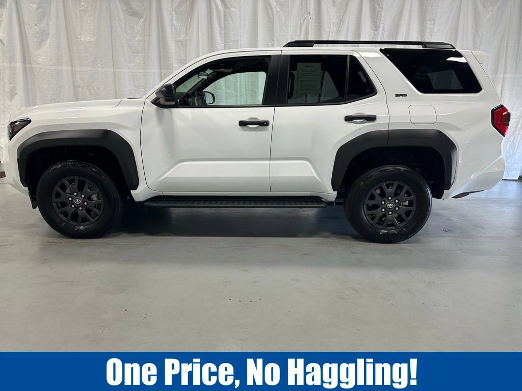 Used 2025 Toyota 4Runner SR5 AWD/4WD image 4