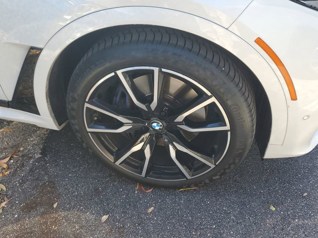 Used 2019 BMW X7 xDrive50i w/ Dynamic Handling Package image 4
