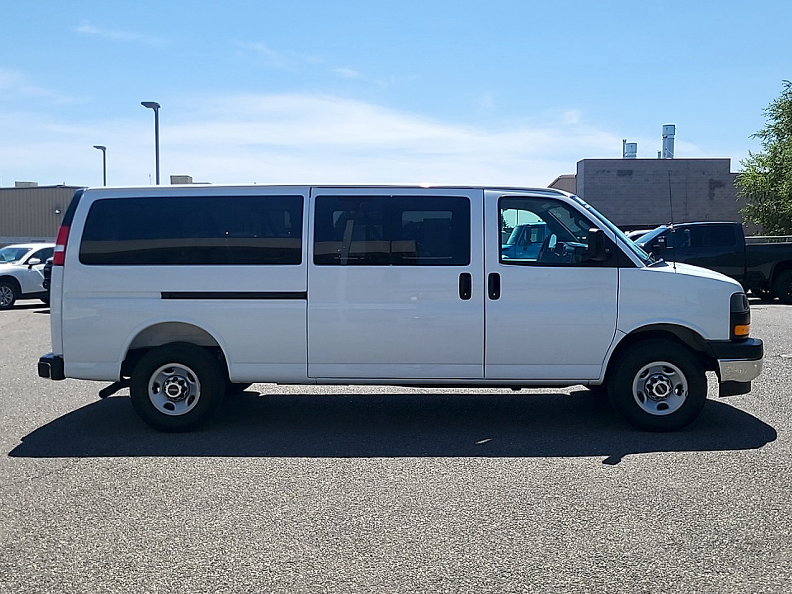Used 2025 GMC Savana 3500 LT w/ LT Preferred Equipment Group RWD image 8