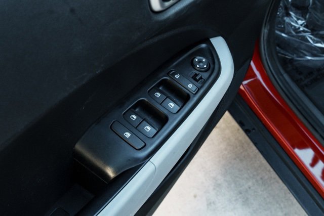 Certified 2021 Hyundai Venue SEL image 19