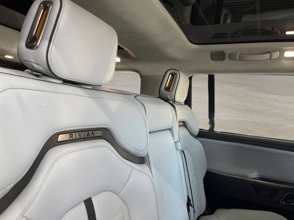 Used 2023 Rivian R1S Adventure AWD/4WD image 28