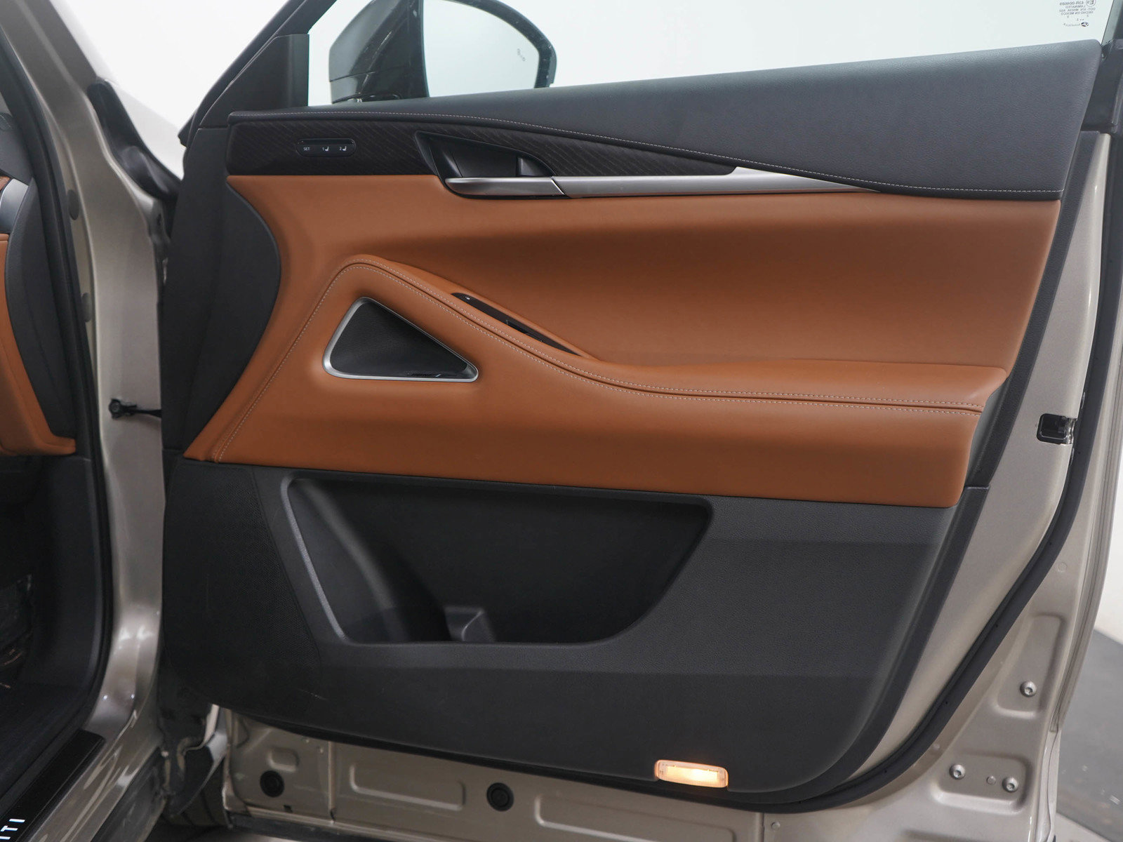 Used 2024 INFINITI QX60 Sensory image 9