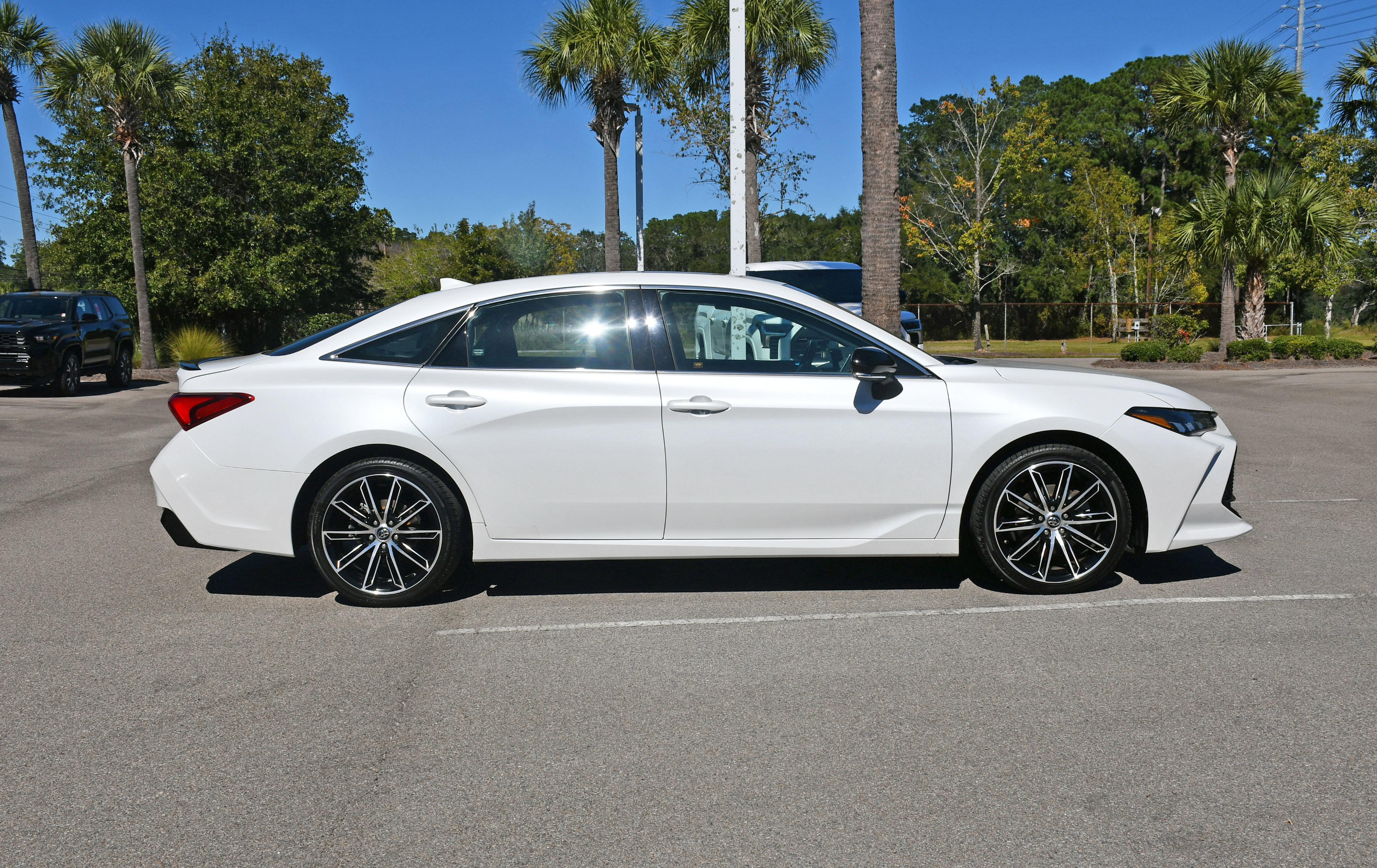 Used 2019 Toyota Avalon XSE image 5