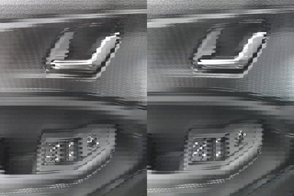 New 2025 Jeep Grand Cherokee L Laredo w/ Luxury Tech Group I image 10