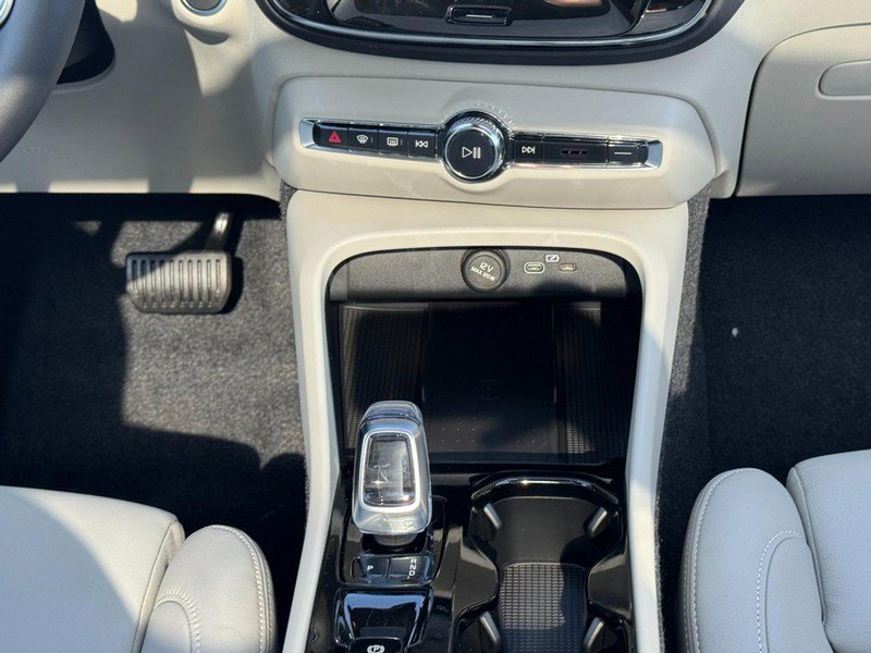 New 2026 Volvo XC40 B4 Plus w/ Climate Package image 9