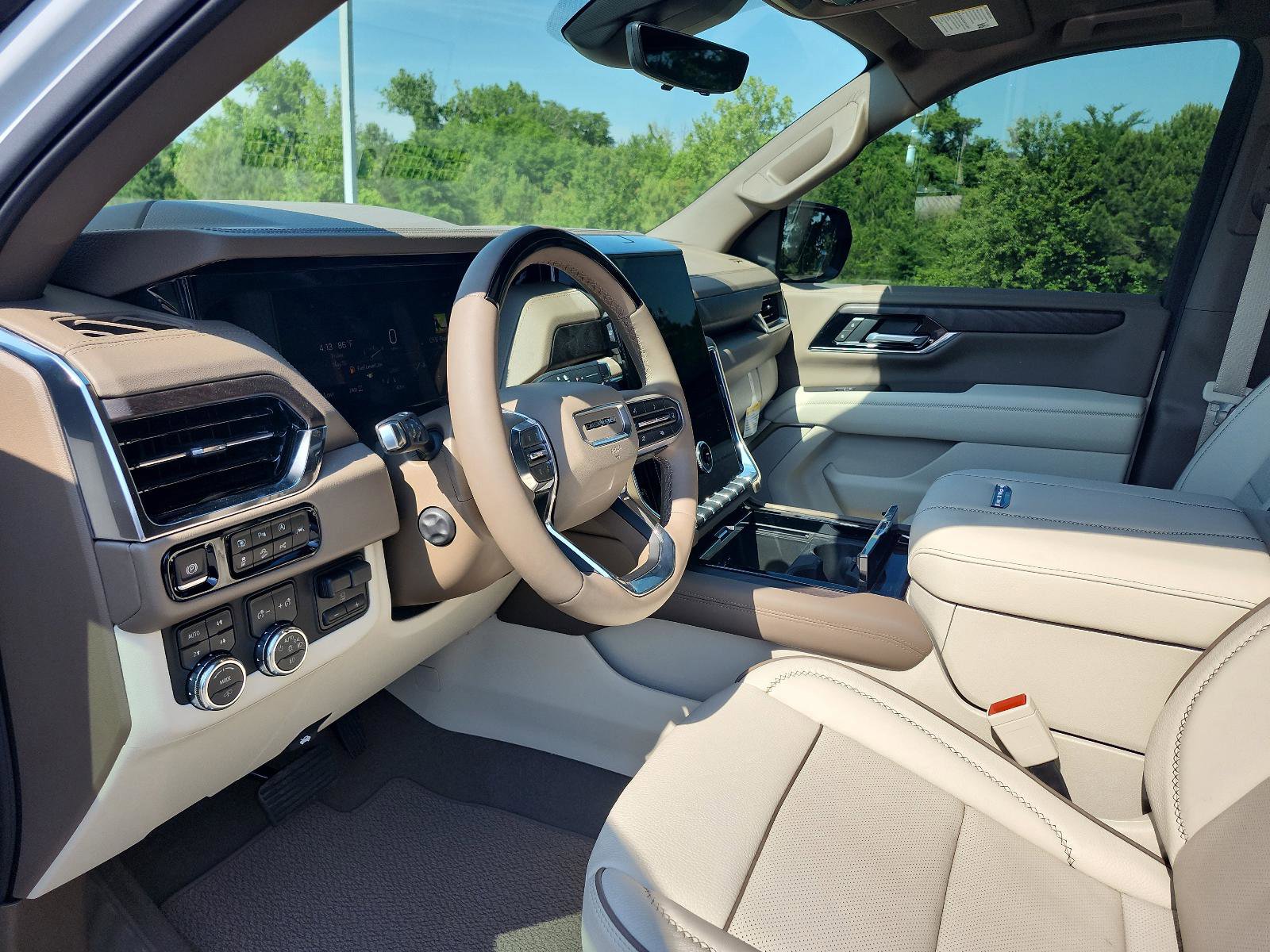 New 2026 GMC Yukon Denali w/ Denali Reserve Package AWD/4WD image 16