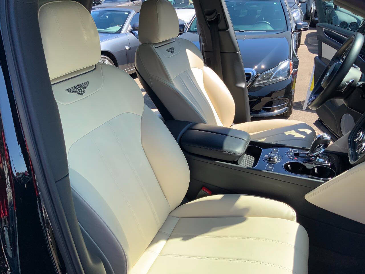 Used 2019 Bentley Bentayga AWD/4WD image 33