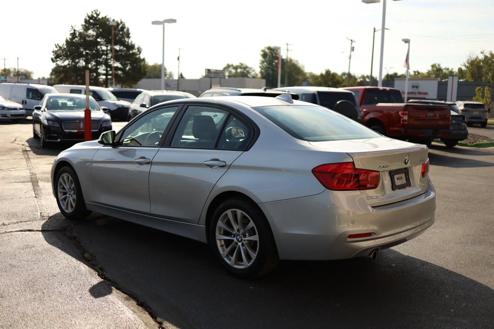 Used 2018 BMW 320i xDrive Sedan w/ Convenience Package AWD/4WD image 7