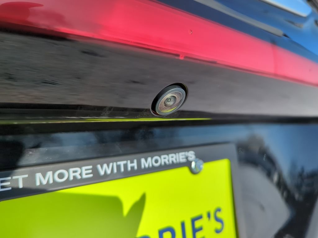 Used 2024 Chrysler Pacifica Touring-L image 14