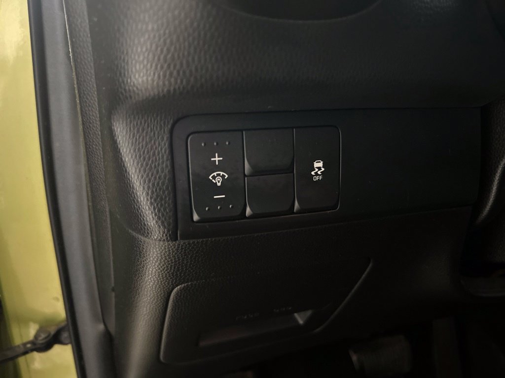 Used 2014 Kia Soul + FWD image 34