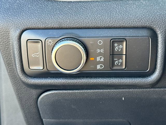 Used 2023 Ford Explorer XLT AWD/4WD image 28