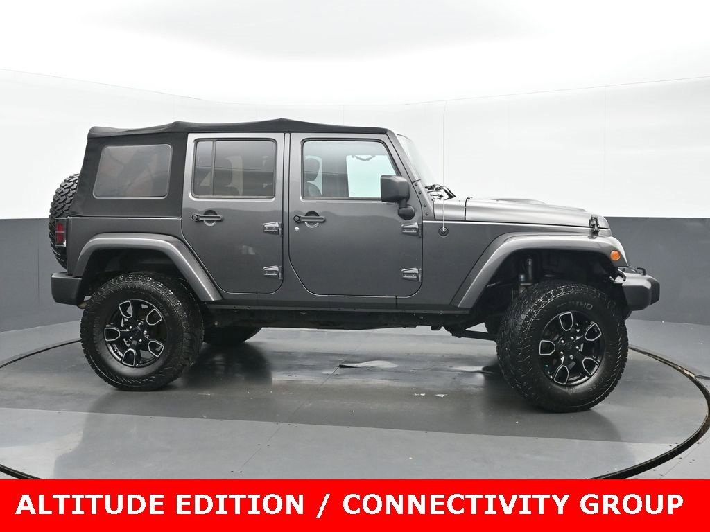 Used 2018 Jeep Wrangler Unlimited Sahara image 2