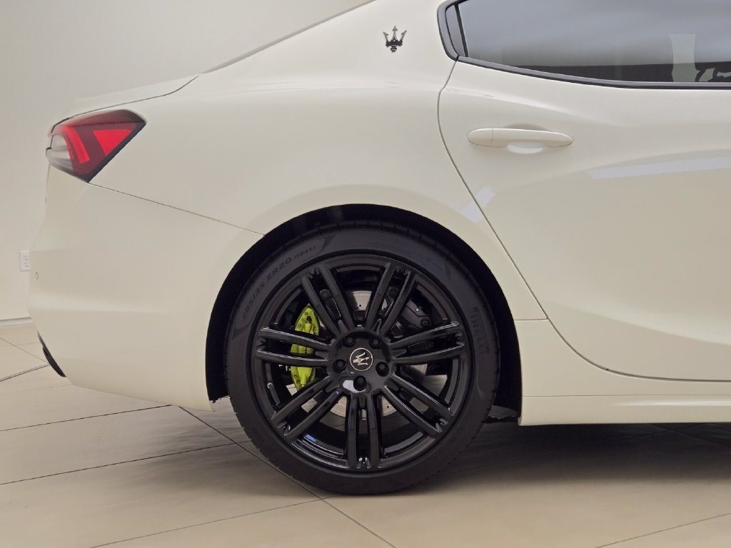 Certified 2023 Maserati Ghibli Modena RWD image 8