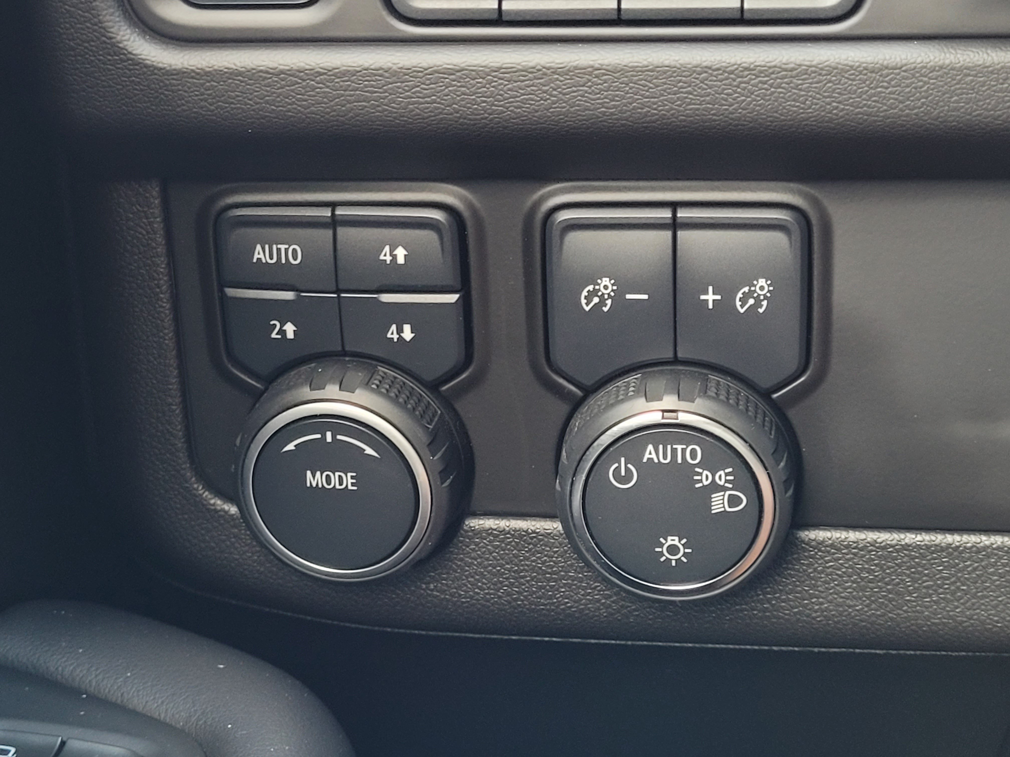 Used 2022 Chevrolet Suburban Premier AWD/4WD image 20