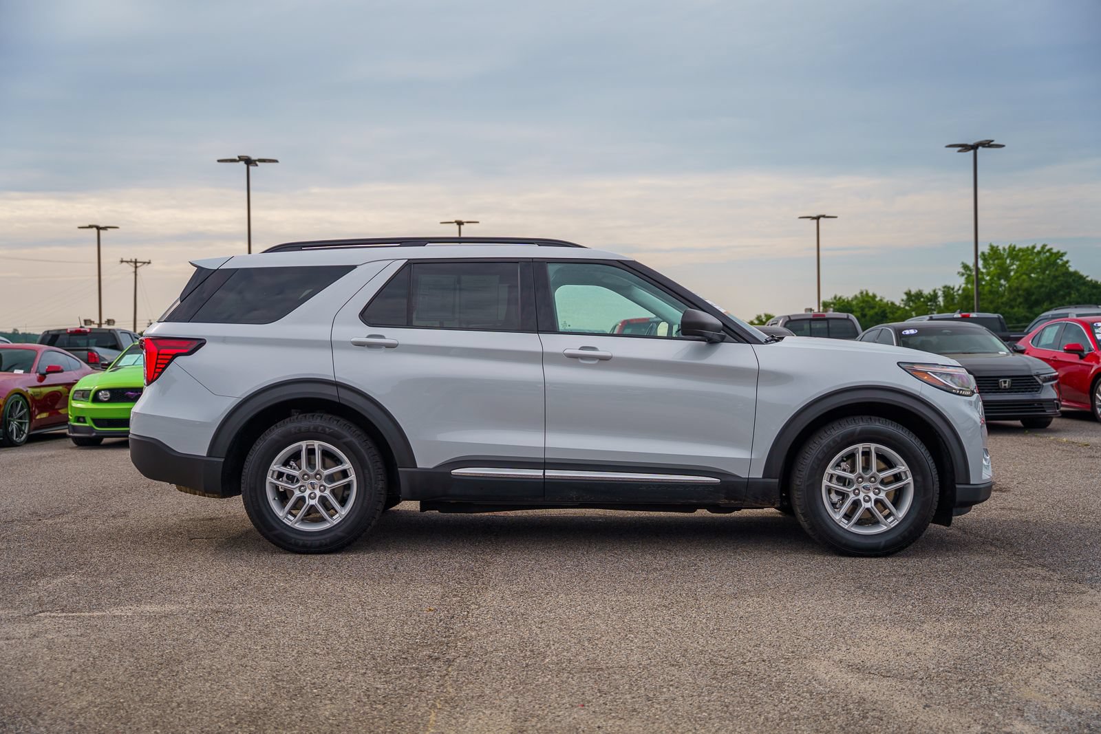 Certified 2025 Ford Explorer Active RWD image 8