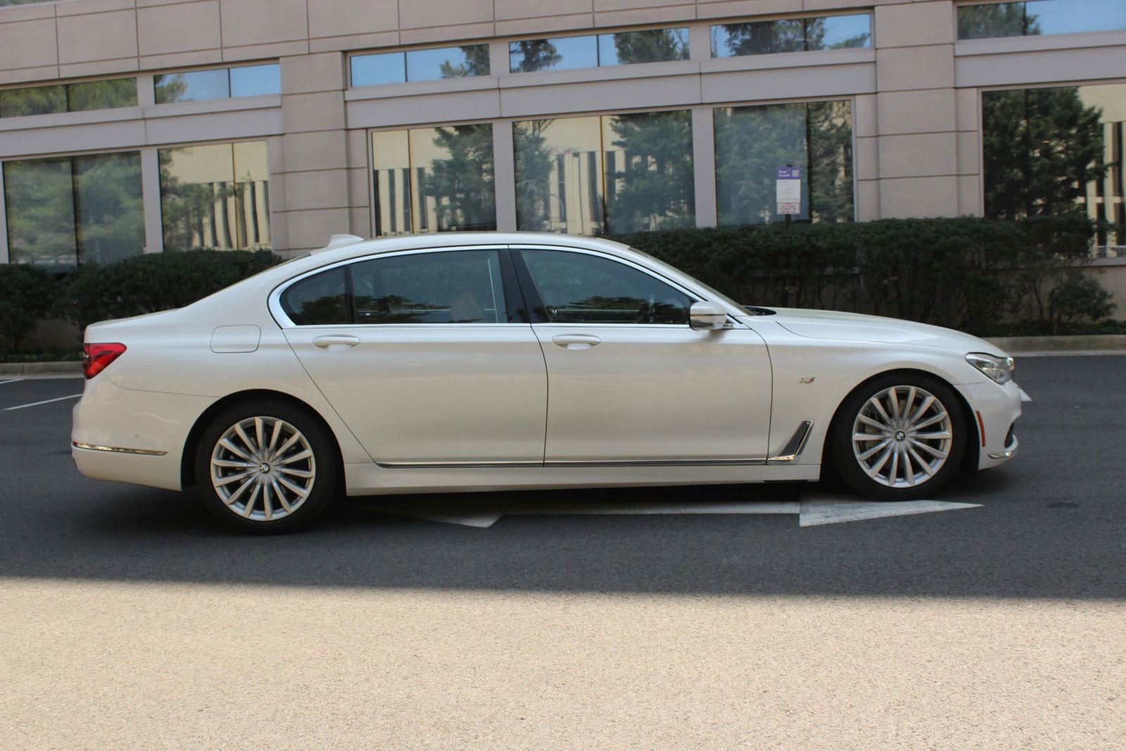 Used 2017 BMW 750i xDrive AWD/4WD image 6