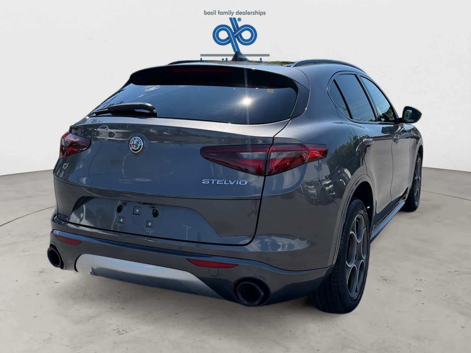 Used 2023 Alfa Romeo Stelvio Ti AWD/4WD image 7