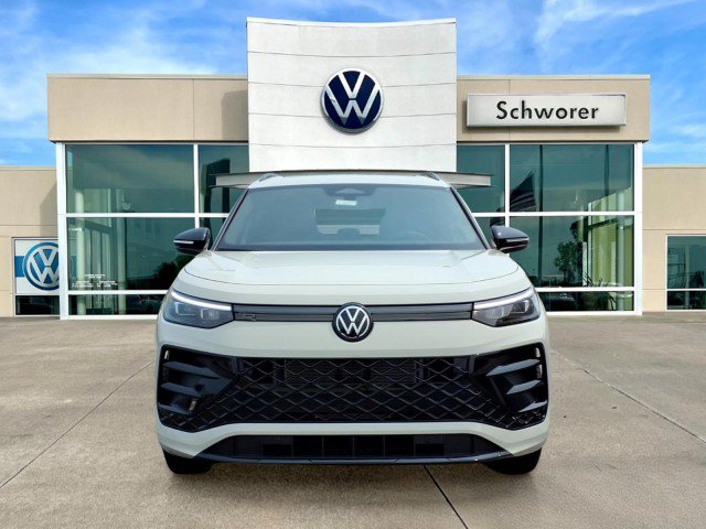 New 2026 Volkswagen Tiguan SE R-Line AWD/4WD image 3