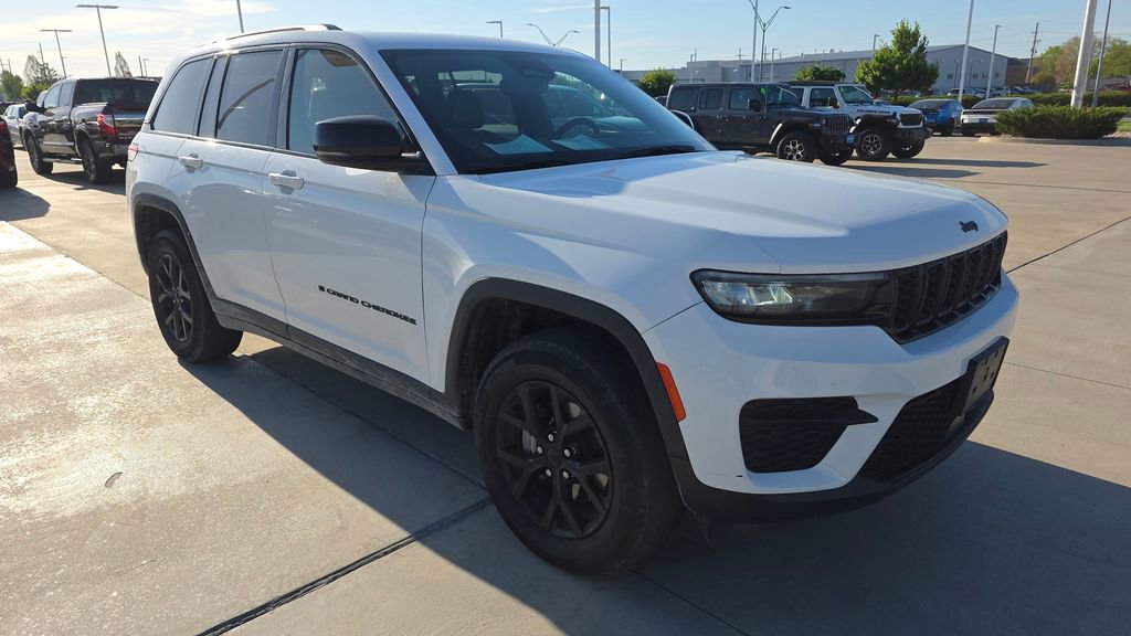 Used 2024 Jeep Grand Cherokee Altitude AWD/4WD image 7