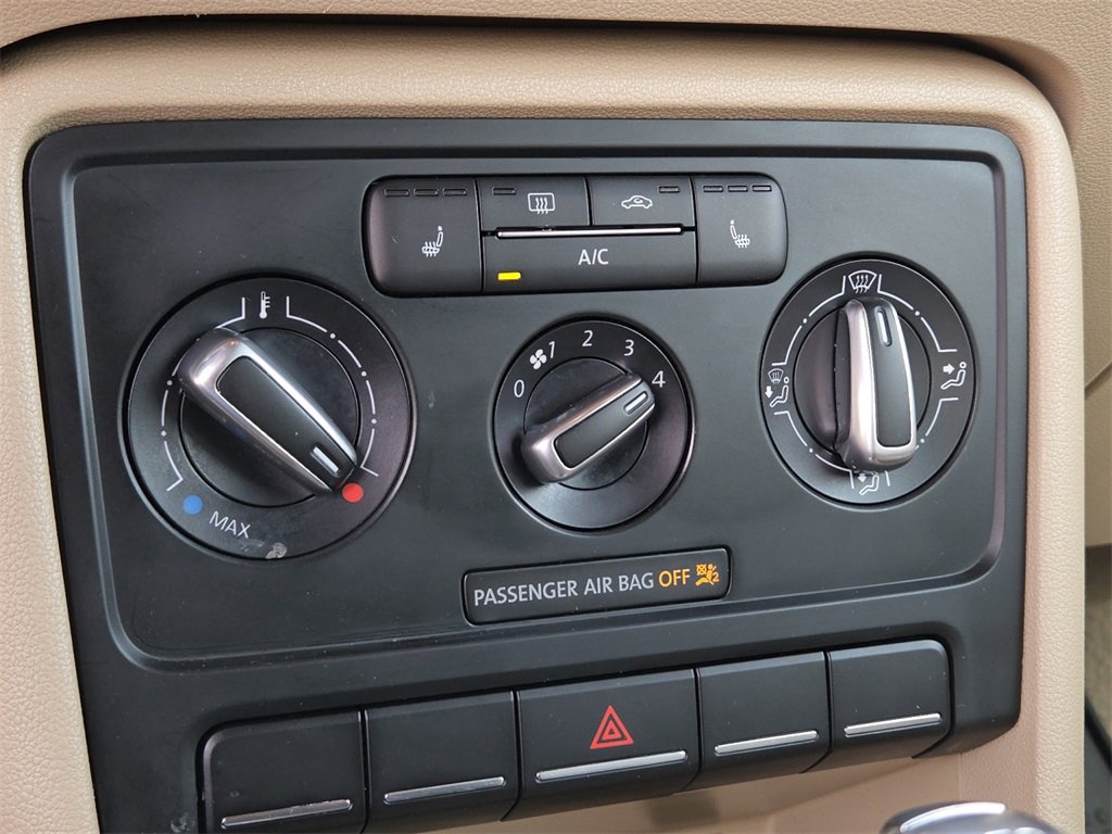 Used 2013 Volkswagen Beetle Turbo image 16