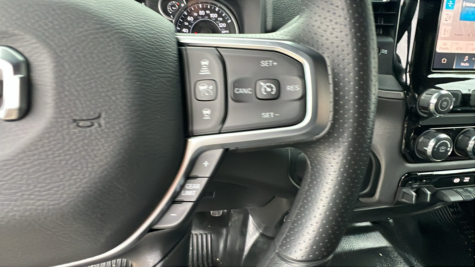 New 2026 RAM 2500 Tradesman w/ Chrome Appearance Group AWD/4WD image 24