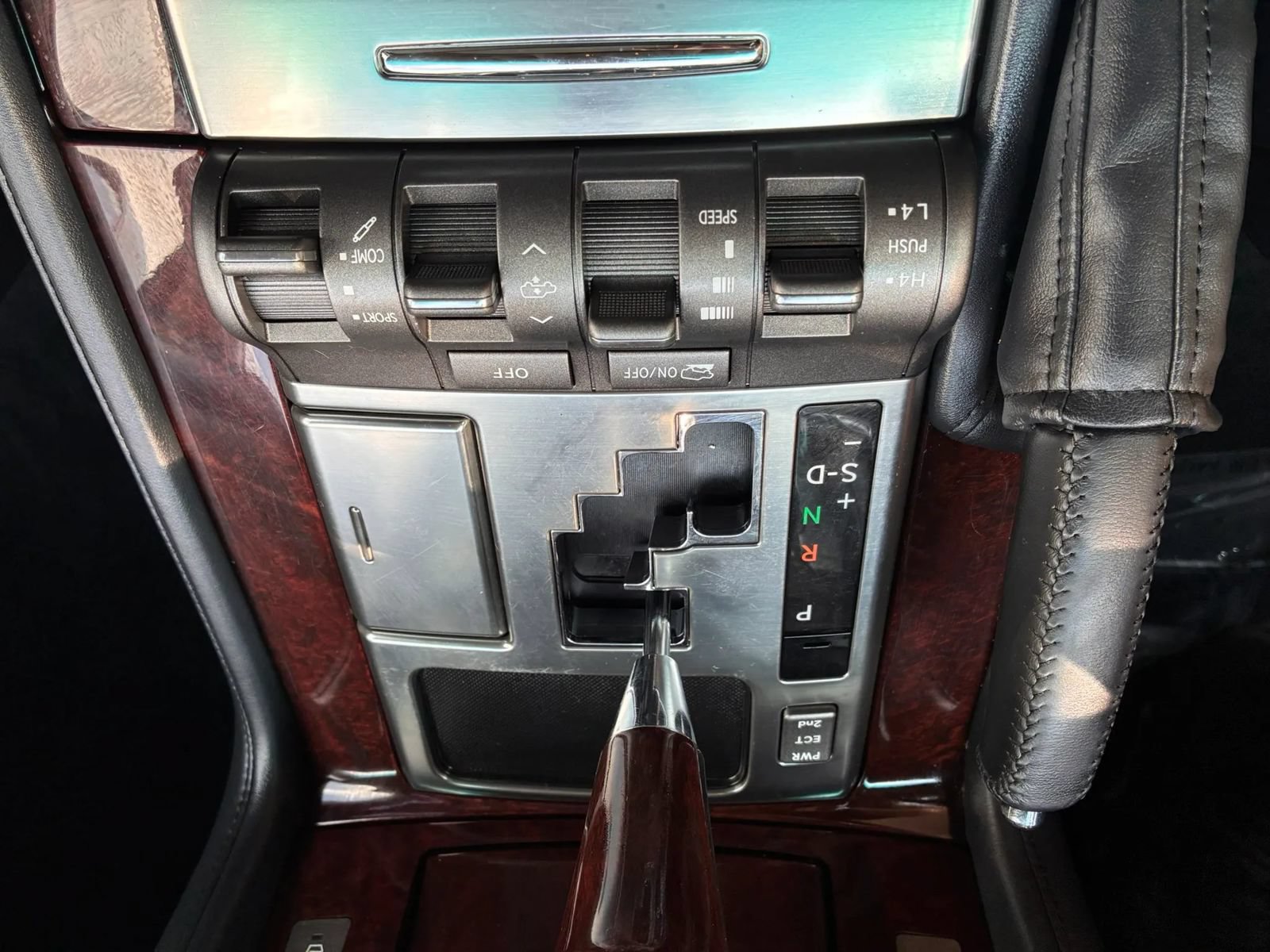 Used 2011 Lexus LX 570 4WD w/ Luxury Pkg image 33