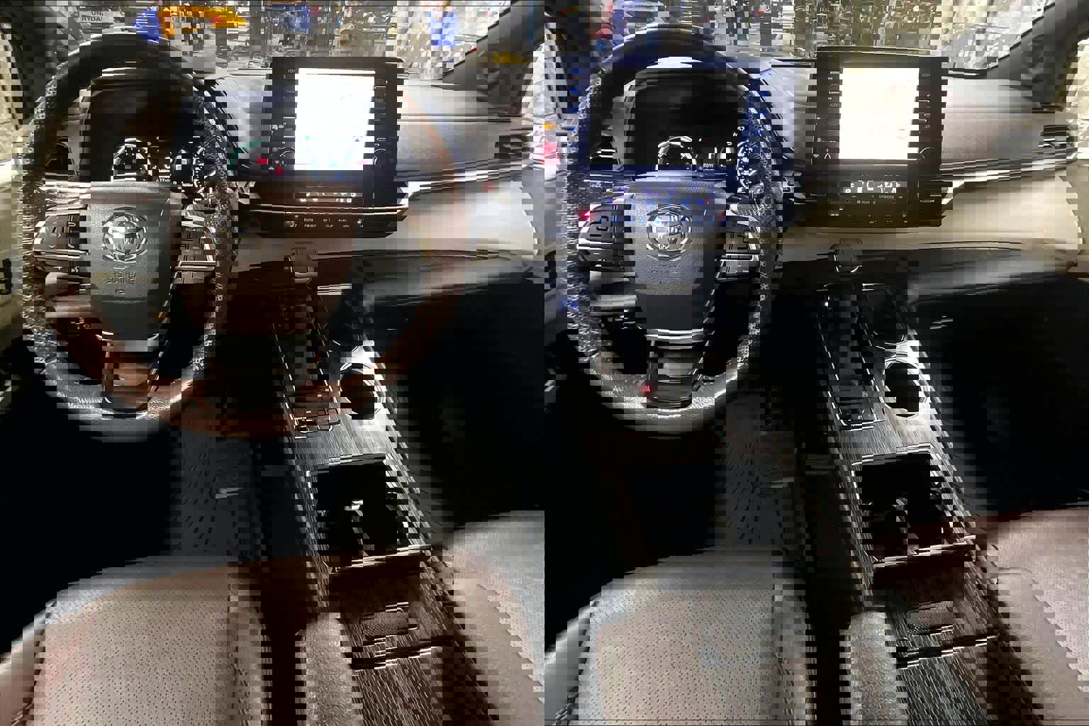 Used 2024 Toyota Sienna Platinum image 15