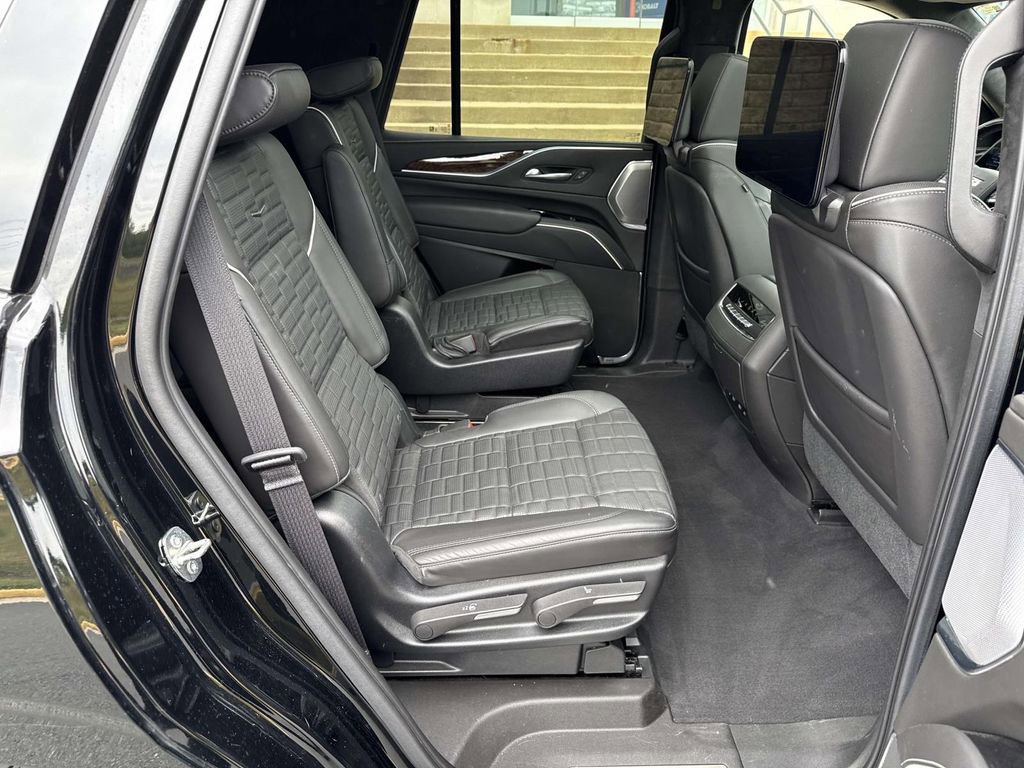 Used 2021 Cadillac Escalade Premium Luxury Platinum AWD/4WD image 11