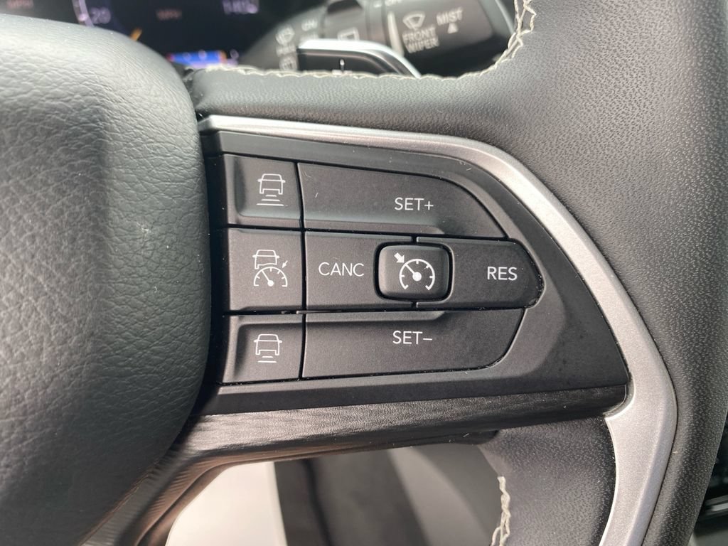 Used 2023 Jeep Grand Cherokee L Laredo AWD/4WD image 20