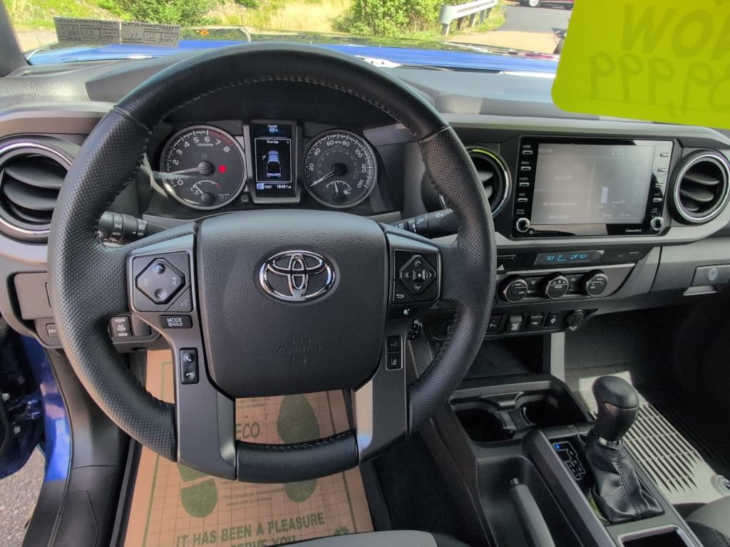 Used 2023 Toyota Tacoma TRD Off-Road w/ Technology Package AWD/4WD image 25