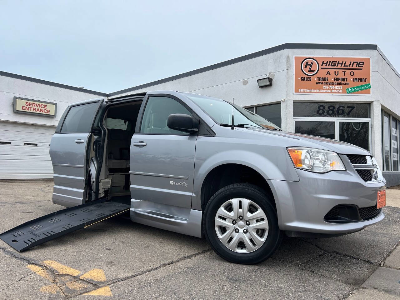 Used 2016 Dodge Grand Caravan SE w/ Quick Order Package 29E SE image 1