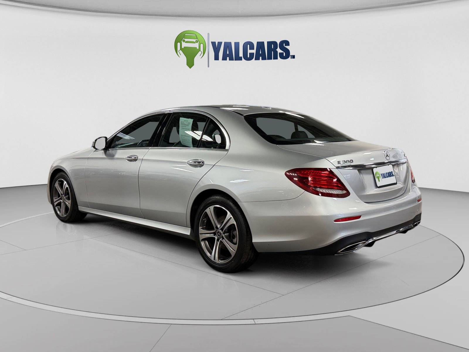 Used 2019 Mercedes-Benz E 300 4MATIC image 3