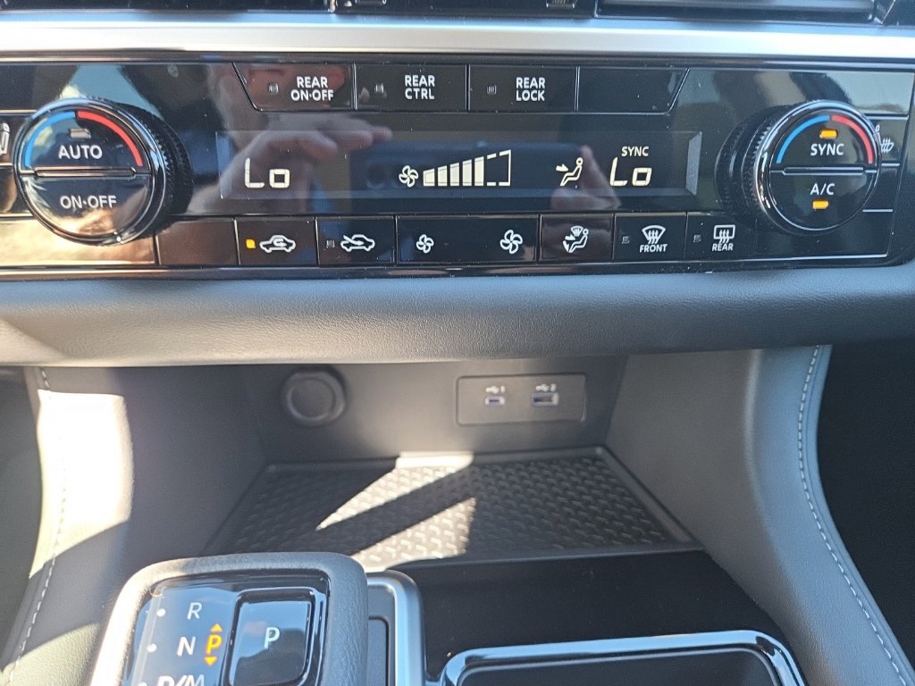 Used 2024 Nissan Pathfinder SV FWD image 31