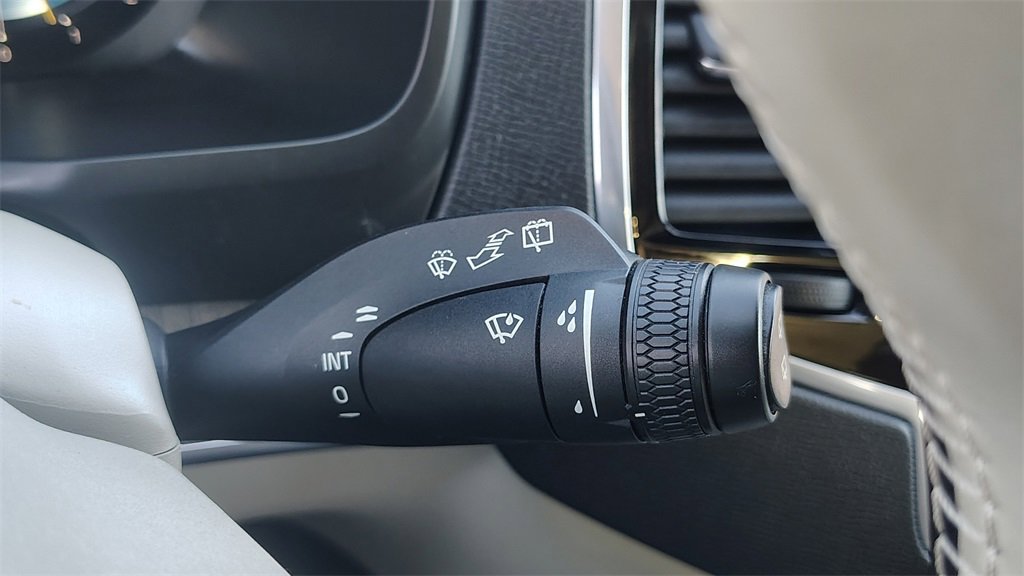 Used 2023 Volvo XC90 B6 Plus w/ Protection Package Premier image 17