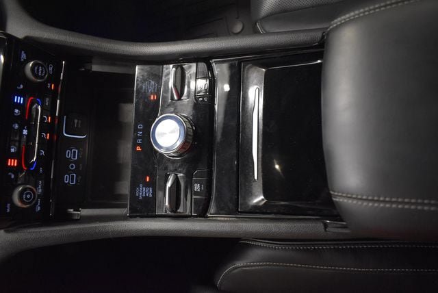 Used 2022 Jeep Grand Cherokee Overland w/ Luxury Tech Group IV AWD/4WD image 29