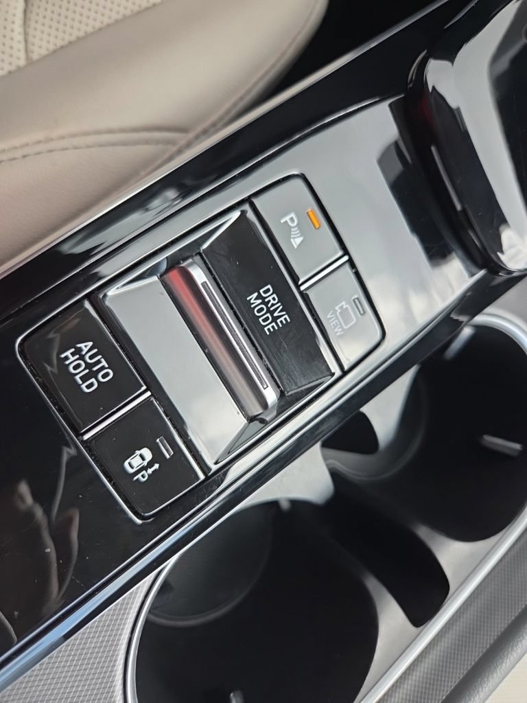 Used 2023 Hyundai Sonata Limited w/ Preferred Accessory Package FWD image 29