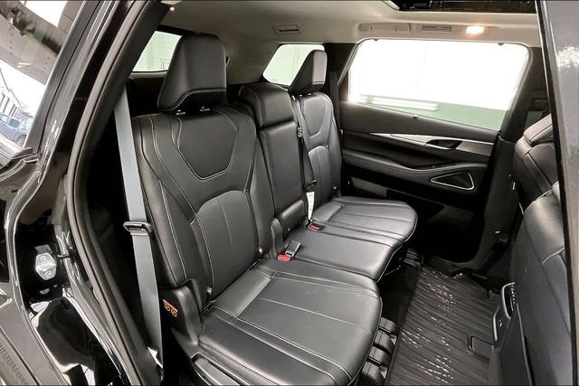 Certified 2025 INFINITI QX60 Luxe w/ Vision Package image 20