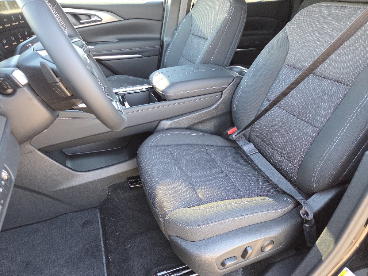 New 2027 Chevrolet Traverse LT AWD/4WD image 30
