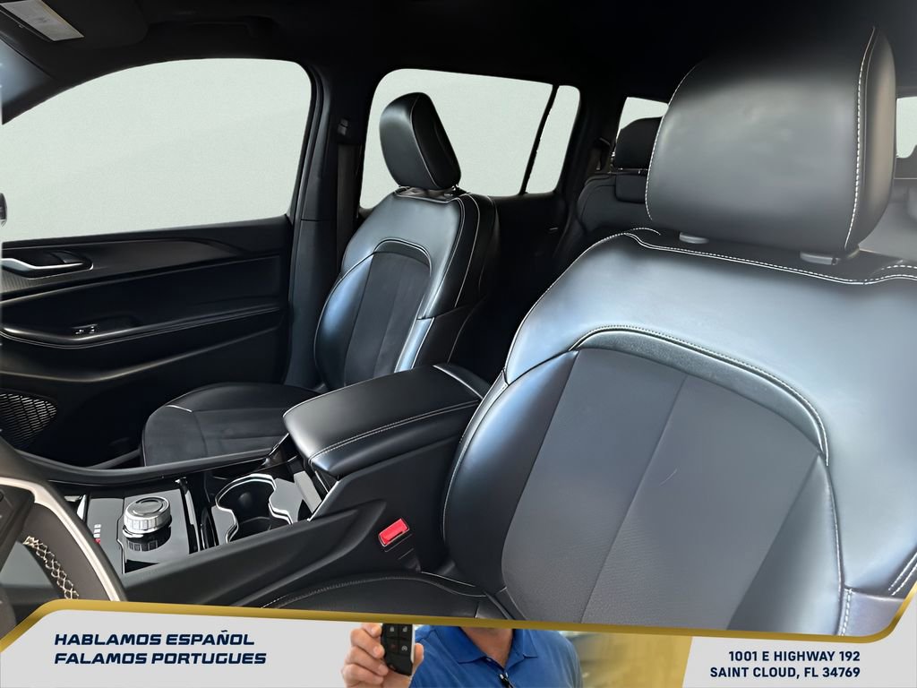 Used 2023 Jeep Grand Cherokee L Laredo image 21