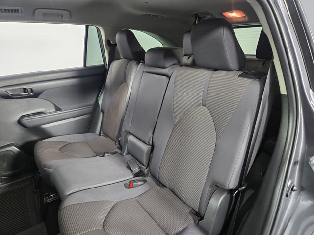 Used 2025 Toyota Highlander LE AWD/4WD image 17