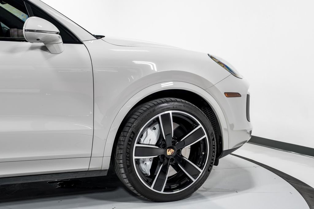 Used 2022 Porsche Cayenne Turbo AWD/4WD image 50