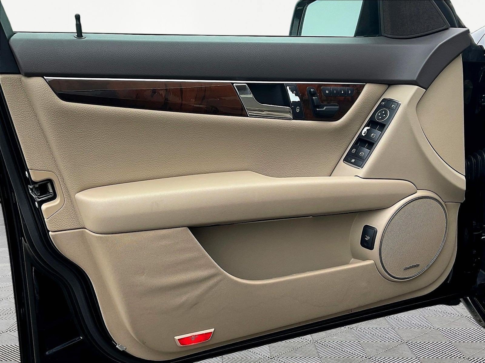 Used 2013 Mercedes-Benz C 250 Sedan image 19
