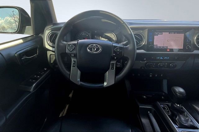 Used 2018 Toyota Tacoma TRD Sport w/ TRD Premium Sport Package image 8