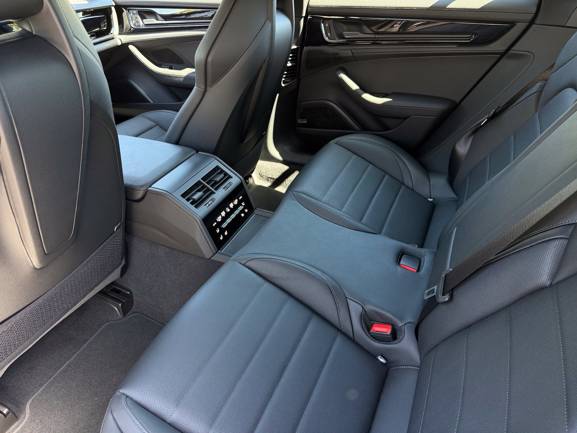 New 2026 Porsche Panamera 4 AWD/4WD image 30