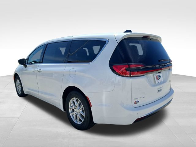 New 2027 Chrysler Pacifica Select FWD image 3