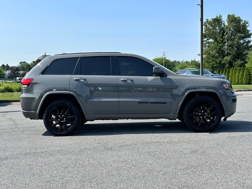 Used 2020 Jeep Grand Cherokee Altitude AWD/4WD image 3