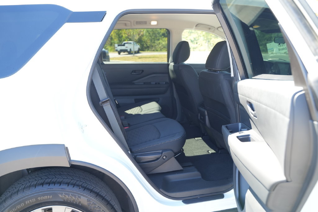 Used 2024 Nissan Pathfinder SV AWD/4WD image 22
