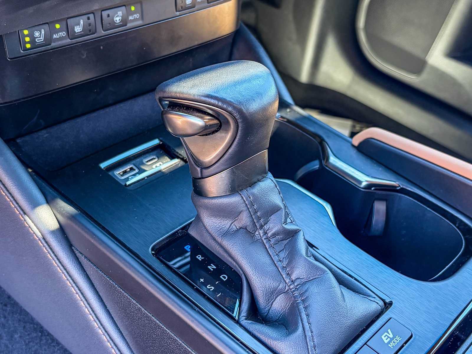 Certified 2024 Lexus ES 300h w/ Premium Package FWD image 19