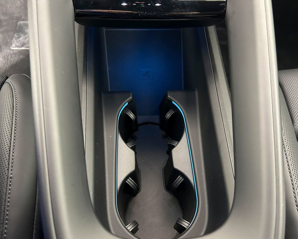 Certified 2024 Porsche Macan 4 Electric AWD/4WD image 18